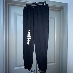 BLACK NIKE SWEATPANTS